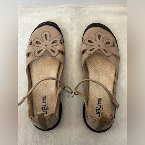 JBU Tan and Black Flats with Floral Cutout Design - Picture 7 of 10